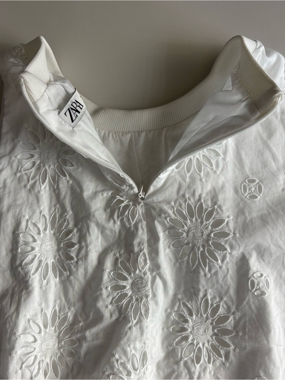 Zara White Eyelet Sleeveless Crop Top Sz L - Picture 5 of 12